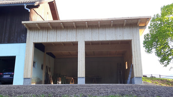 Überdachte Abstellfläche für Landmaschinen