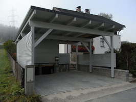 Überdachte Abstellfläche mit Sichtschutz