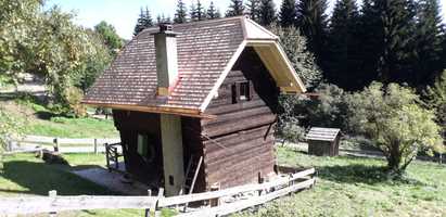 Almhütte mit Schindeldach